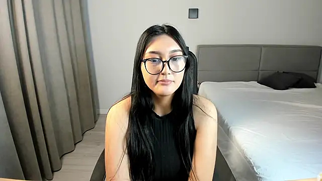 Yunamini online show from November 20, 2025, 7:14 pm