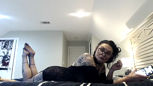 Snapshot of Holyplastic chatting on November 9, 2025, 9:41 pm Holyplastic online show from November 9, 2025, 9:41 pm