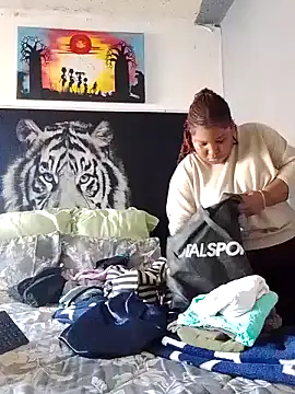 Snapshot of MassiveBoobsxxxx chatting on December 16, 2025, 2:10 pm MassiveBoobsxxxx online show from December 16, 2025, 2:10 pm