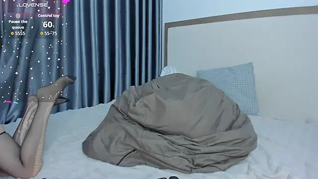 Snapshot of YunaBlossomy chatting on February 9, 2026, 10:24 am YunaBlossomy online show from February 9, 2026, 10:24 am