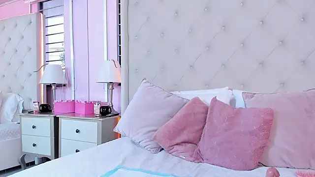 Snapshot of scarlett_leblanc_ chatting on February 5, 2026, 2:13 pm scarlett leblanc online show from February 5, 2026, 2:13 pm