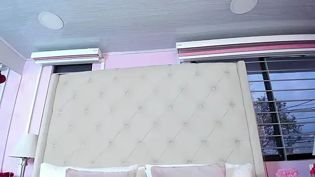 Snapshot of scarlett_leblanc_ chatting on February 25, 2026, 11:43 am scarlett leblanc online show from February 25, 2026, 11:43 am