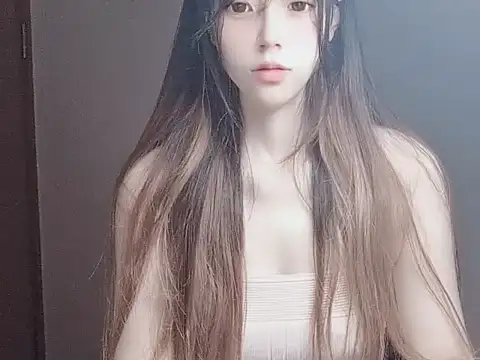 JuliaNoir online show from November 7, 2025, 7:24 am