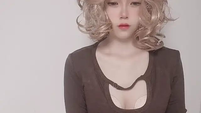 JuliaNoir online show from March 6, 2026, 10:10 am