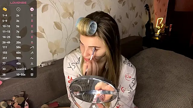 OrethaEredia online show from December 4, 2025, 5:01 pm