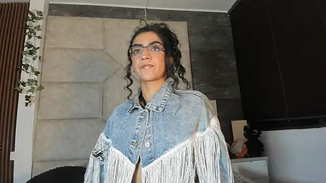 Liia Leens online show from February 23, 2026, 2:24 am