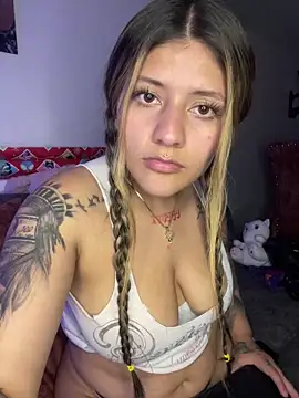 Snapshot of Crystall_15 chatting on December 23, 2025, 2:33 am Crystall 15 online show from December 23, 2025, 2:33 am