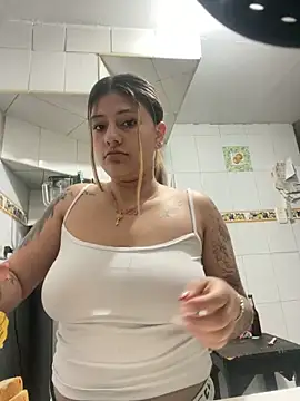 Snapshot of Crystall_15 chatting on January 6, 2026, 1:31 am Crystall 15 online show from January 6, 2026, 1:31 am