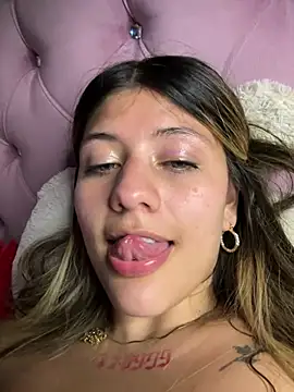 Snapshot of Crystall_15 chatting on February 15, 2026, 4:13 am Crystall 15 online show from February 15, 2026, 4:13 am