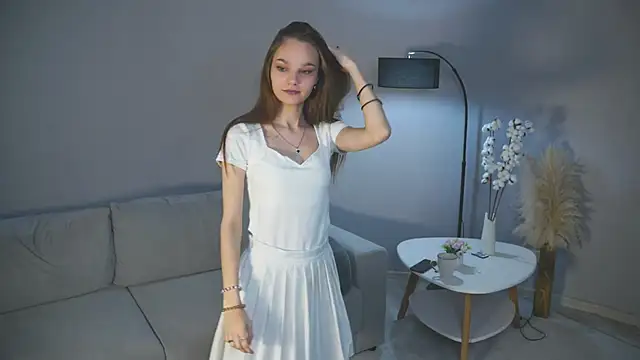 Snapshot of KarlaMagnett chatting on November 3, 2025, 3:34 am KarlaMagnett online show from November 3, 2025, 3:34 am