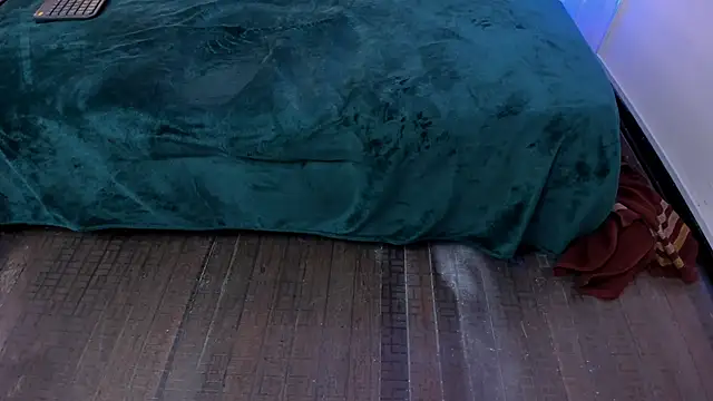 Lucerop  online show from March 10, 2026, 3:32 am