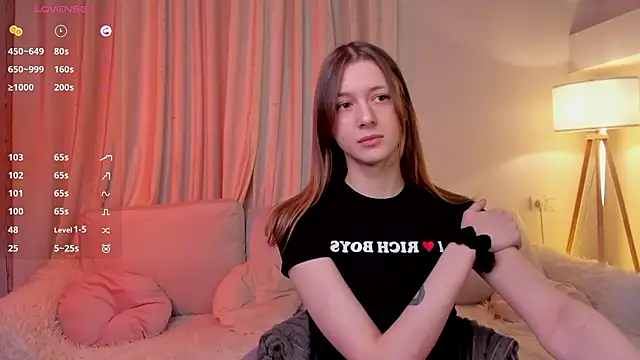 SweetVee online show from March 6, 2026, 11:16 am