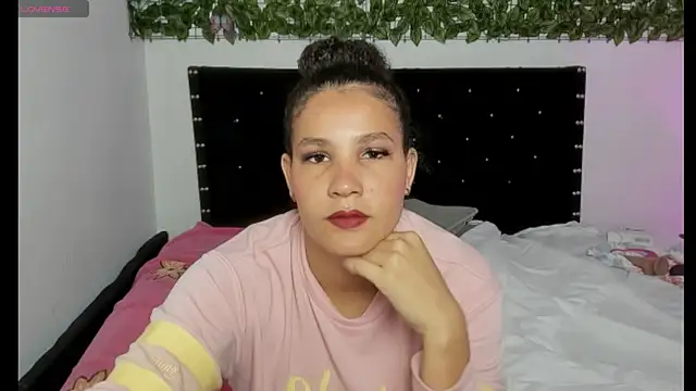 Snapshot of Olena_hot10 chatting on November 17, 2025, 1:26 pm Olena hot10 online show from November 17, 2025, 1:26 pm