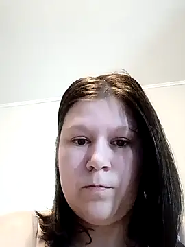 GlitterAuburn online show from April 17, 2026, 12:08 pm