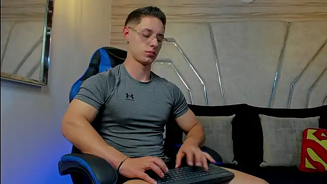 MAXTHOMSON online show from February 14, 2026, 12:33 am