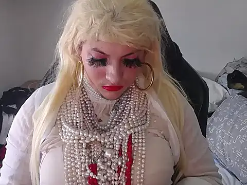 VanesaCrossic online show from April 9, 2026, 8:09 am