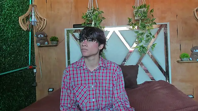 Leo Glow online show from March 14, 2026, 1:06 pm