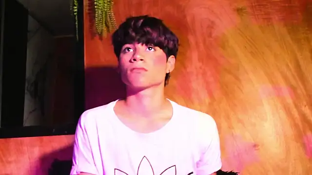 Snapshot of Leo_Glow chatting on February 16, 2026, 12:59 pm Leo Glow online show from February 16, 2026, 12:59 pm