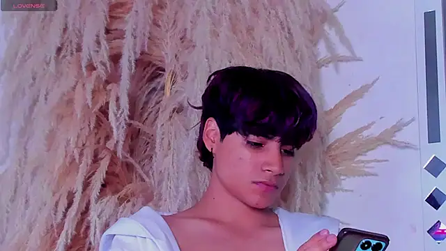 Snapshot of Leo_Glow chatting on February 14, 2026, 12:38 pm Leo Glow online show from February 14, 2026, 12:38 pm