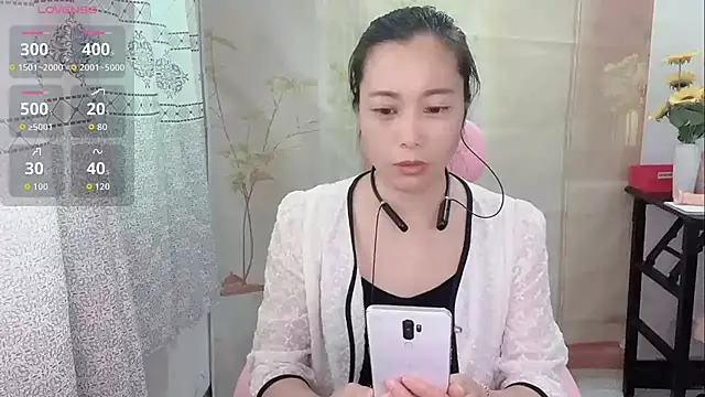 Lingling-Baby520 online show from April 12, 2026, 3:54 am