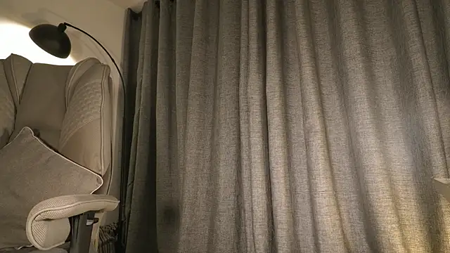 lianewhite online show from April 19, 2026, 1:50 am