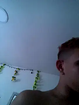 Snapshot of Dylams_maja chatting on December 18, 2025, 6:01 pm Dylams maja online show from December 18, 2025, 6:01 pm