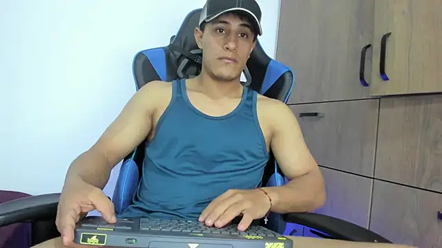 Snapshot of dorman_boy chatting on December 23, 2025, 3:50 am dorman boy online show from December 23, 2025, 3:50 am