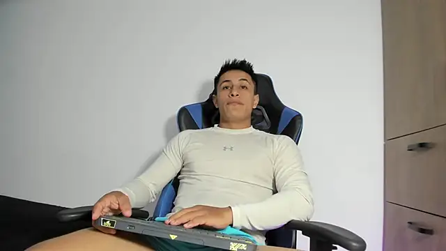 Snapshot of dorman_boy chatting on March 2, 2026, 3:07 am dorman boy online show from March 2, 2026, 3:07 am