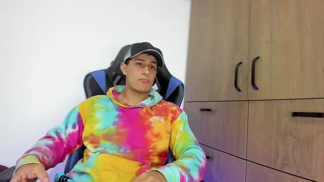 Snapshot of dorman_boy chatting on December 22, 2025, 3:28 am dorman boy online show from December 22, 2025, 3:28 am