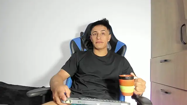 Snapshot of dorman_boy chatting on February 2, 2026, 4:33 am dorman boy online show from February 2, 2026, 4:33 am