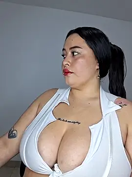 Snapshot of _Esteffy_ chatting on October 31, 2025, 5:42 pm  Esteffy  online show from October 31, 2025, 5:42 pm