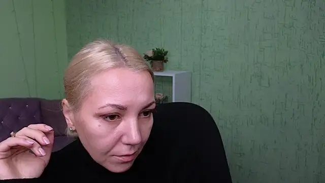 Snapshot of Jade_Journey chatting on October 31, 2025, 7:49 am Jade Journey online show from October 31, 2025, 7:49 am