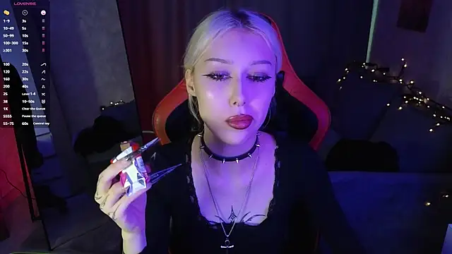 Snapshot of goth__tv chatting on December 19, 2025, 12:07 pm goth tv online show from December 19, 2025, 12:07 pm