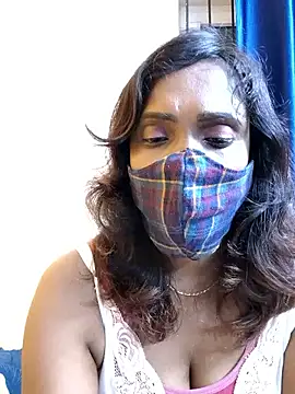 Snapshot of Queen-dhivya chatting on December 22, 2025, 5:35 pm Queen-dhivya online show from December 22, 2025, 5:35 pm