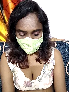 Snapshot of Queen-dhivya chatting on January 6, 2026, 12:53 pm Queen-dhivya online show from January 6, 2026, 12:53 pm