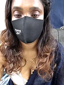 Snapshot of Queen-dhivya chatting on December 18, 2025, 12:27 am Queen-dhivya online show from December 18, 2025, 12:27 am