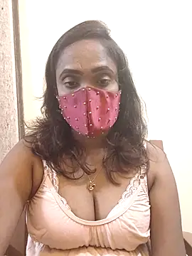 Snapshot of Queen-dhivya chatting on February 19, 2026, 1:19 pm Queen-dhivya online show from February 19, 2026, 1:19 pm