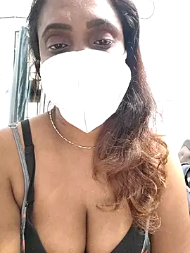 Snapshot of Queen-dhivya chatting on December 17, 2025, 10:20 am Queen-dhivya online show from December 17, 2025, 10:20 am