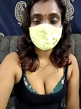 Snapshot of Queen-dhivya chatting on January 5, 2026, 5:49 pm Queen-dhivya online show from January 5, 2026, 5:49 pm