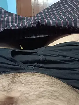 bearslove143 online show from March 18, 2026, 4:52 pm