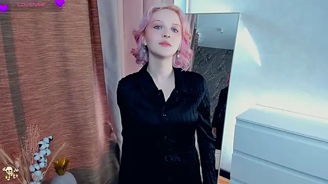 Snapshot of LorenzaGrill chatting on November 3, 2025, 7:02 am LorenzaGrill online show from November 3, 2025, 7:02 am