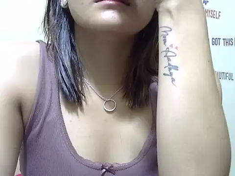 maira 33 online show from April 10, 2026, 1:51 pm