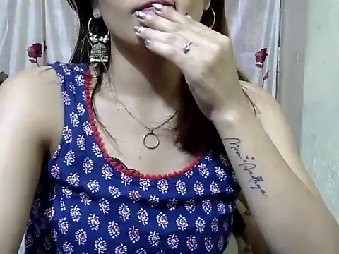 Snapshot of maira_33 chatting on November 22, 2025, 2:27 pm maira 33 online show from November 22, 2025, 2:27 pm