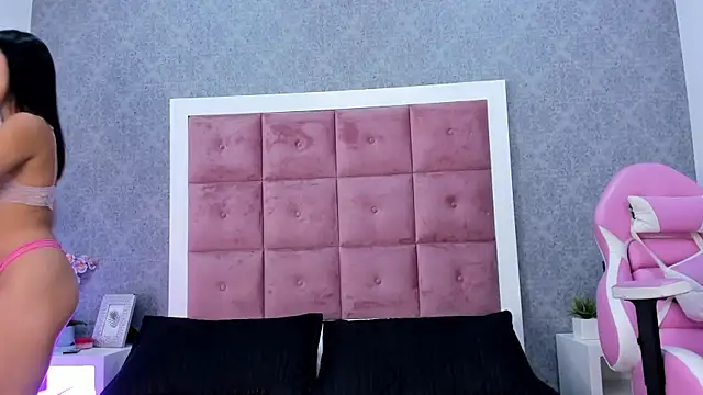 ailenaranda online show from November 22, 2025, 12:15 pm