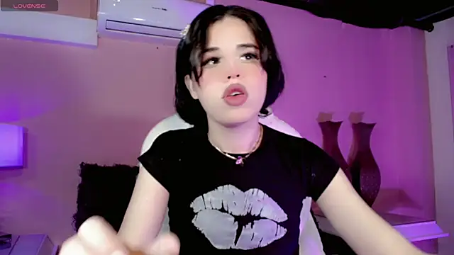 Snapshot of ClaudiaSophia chatting on November 18, 2025, 11:35 am ClaudiaSophia online show from November 18, 2025, 11:35 am