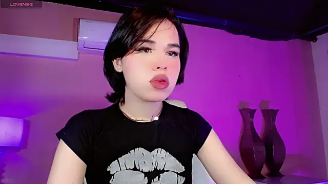 Snapshot of ClaudiaSophia chatting on December 3, 2025, 11:31 am ClaudiaSophia online show from December 3, 2025, 11:31 am