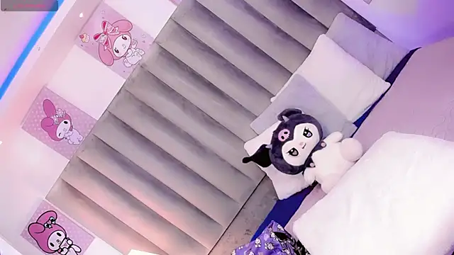 ClaudiaSophia online show from April 8, 2026, 11:33 am