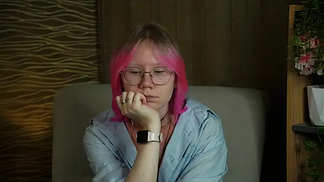 Snapshot of HanVertz chatting on November 2, 2025, 5:23 am HanVertz online show from November 2, 2025, 5:23 am