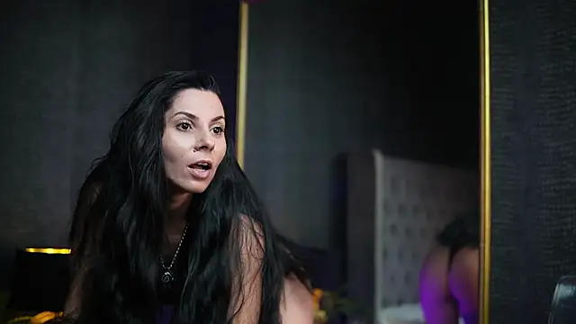 Snapshot of GiaEasyIce chatting on November 18, 2025, 8:34 pm GiaEasyIce online show from November 18, 2025, 8:34 pm