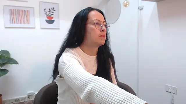 Snapshot of Lauryn_Jones chatting on November 19, 2025, 2:39 pm Lauryn Jones online show from November 19, 2025, 2:39 pm